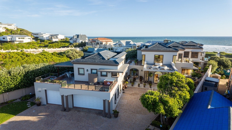 6 Bedroom Property for Sale in Myoli Beach Western Cape